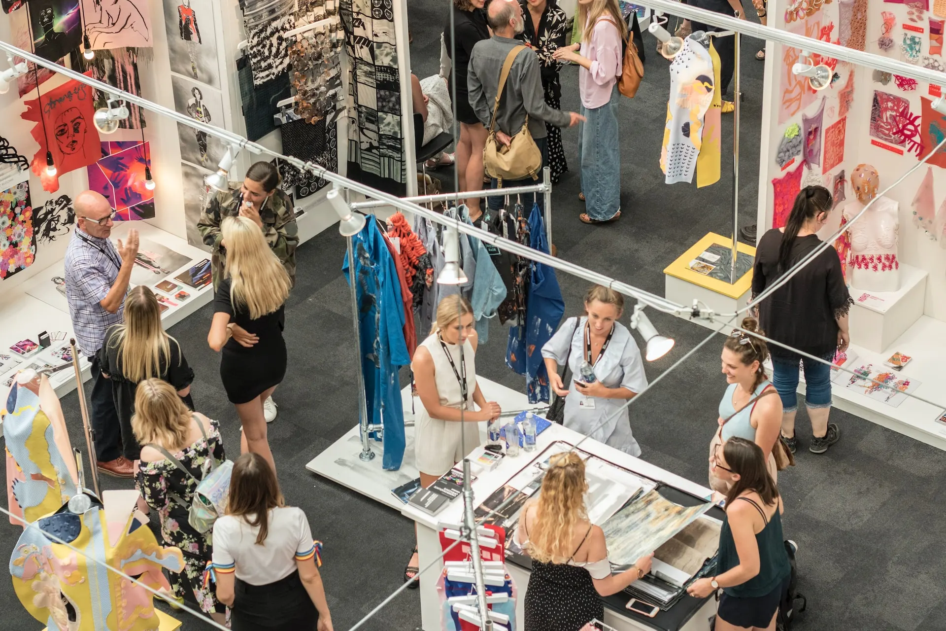 stands y exposiciones en Cádiz con Contarte
